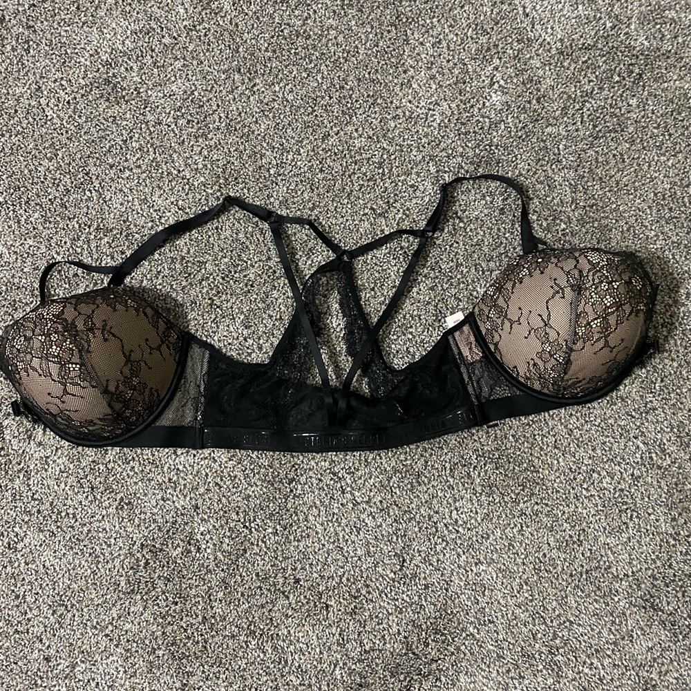 Victoria Secret new with tags bra 34DD